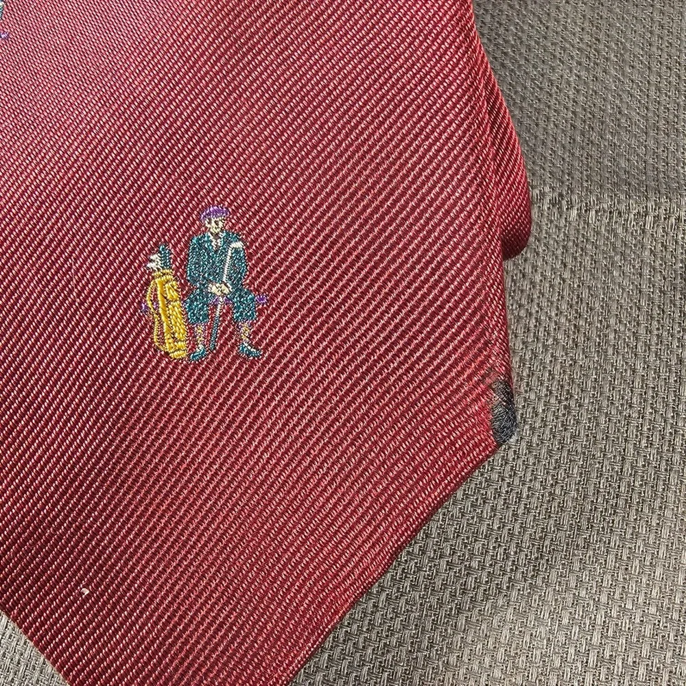 JL Robert Nordstrom Mens Burgundy Silk Golf Motif Tie‎ Made in England